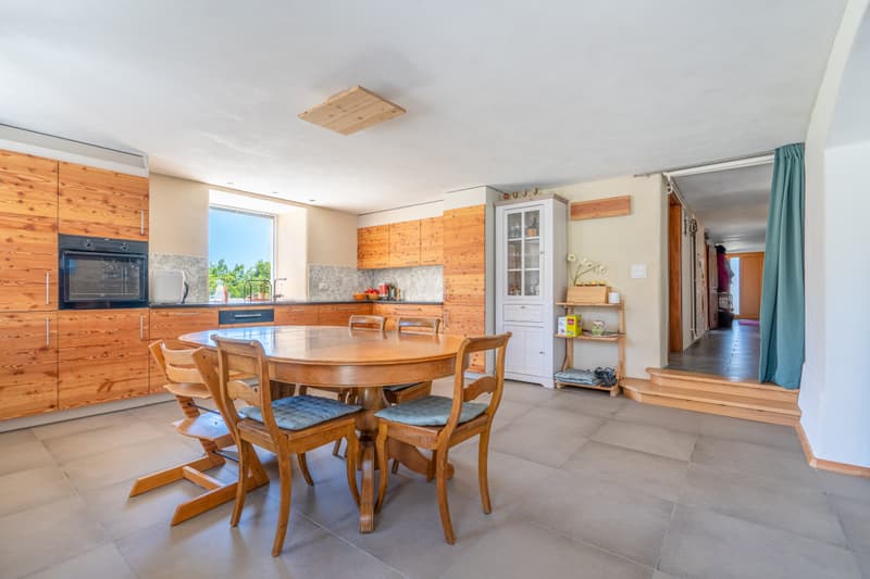 CHARM & CONVIVIALITY IN THE HEART OF PRAHINS - IDEAL FOR A FAMILY (1)