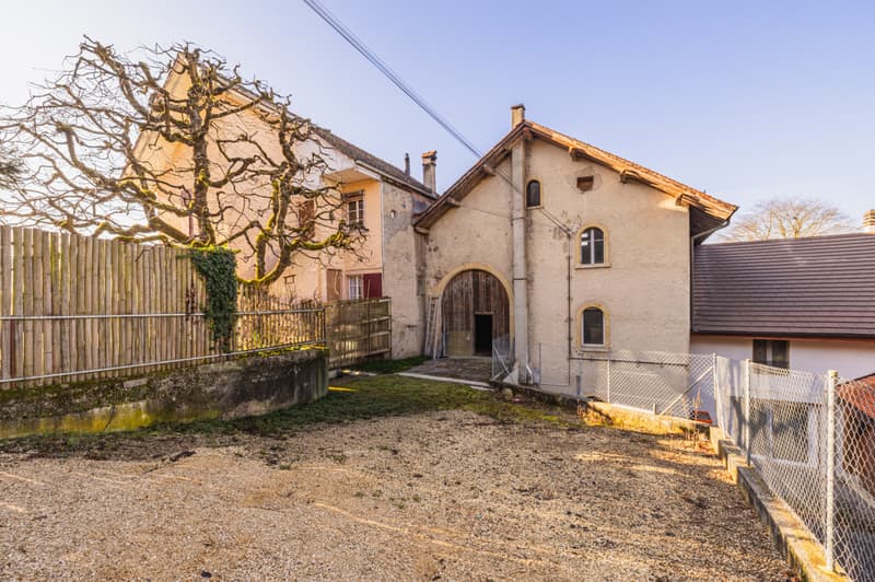 MAISON AVEC GRANGE A CHAVORNAY (11)