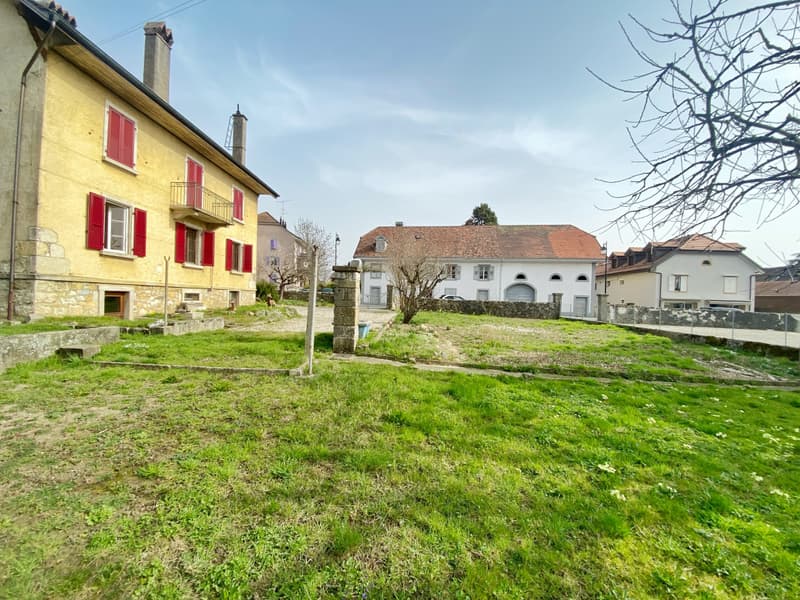 Casa Familiare (o Locativa) con Due Appartamenti e Grande Giardino (8)