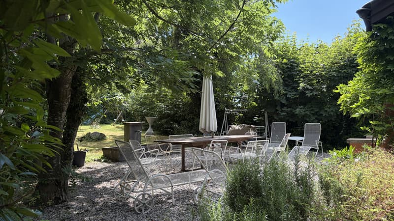 Élégante villa rénovée dans un cadre de vie paisible (13)