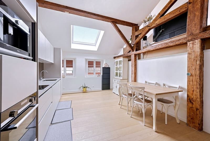 TRIPLEX DE CHARME RÉNOVÉ AVEC POUTRES APPARENTES (4)