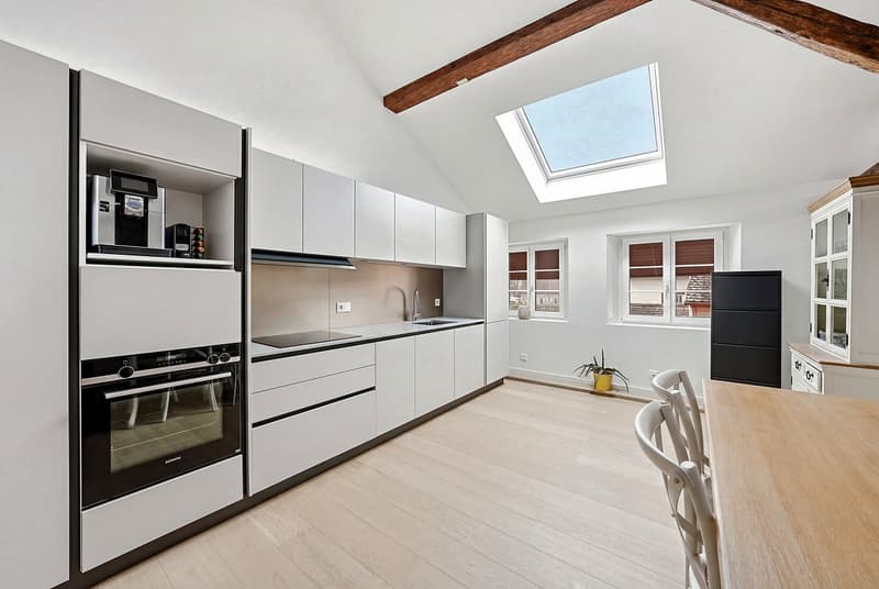 TRIPLEX DE CHARME RÉNOVÉ AVEC POUTRES APPARENTES (5)