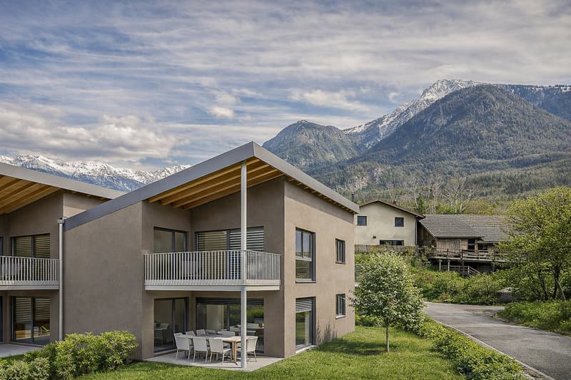 3.5 rooms with independent entrance – private garden or bright attic (2)