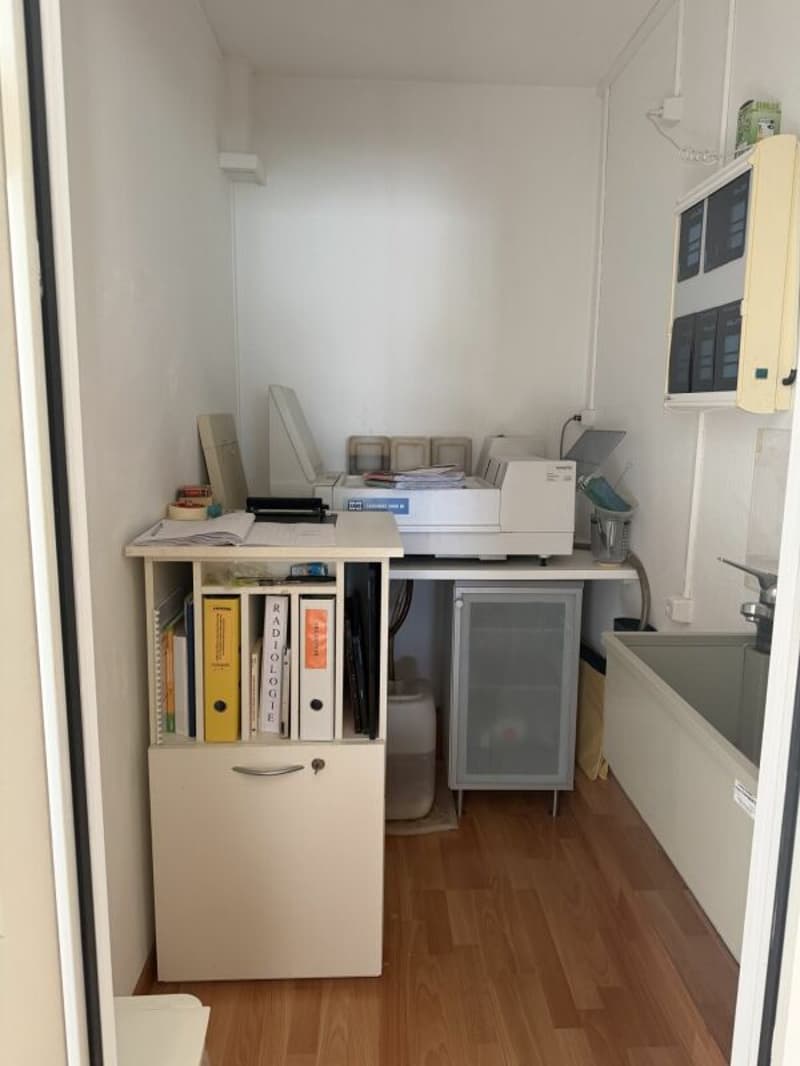 Cabinet médical à remettre (3)
