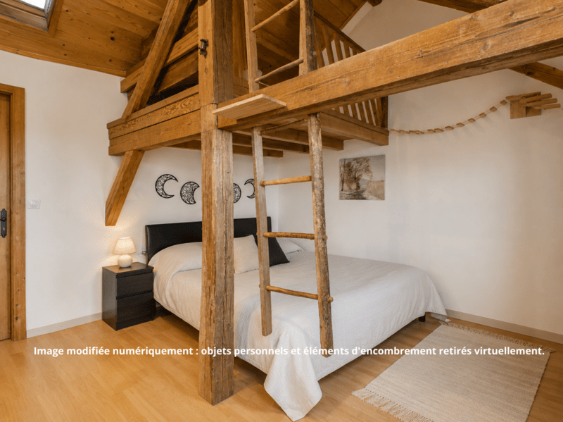 Character house with workshop, double garage and numerous parking spaces (8)