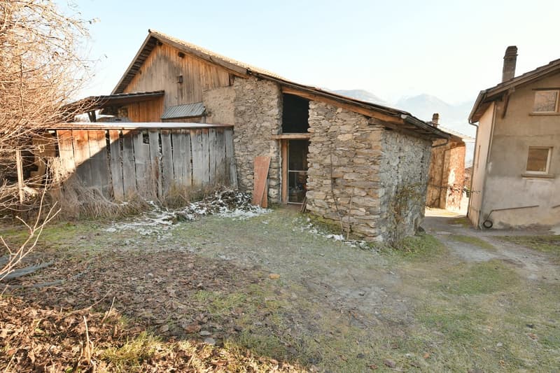 Da acquisire a Chamoson/VS, proprietà composta da 3,5 parcelle, 1 casa e 1 fienile (16)