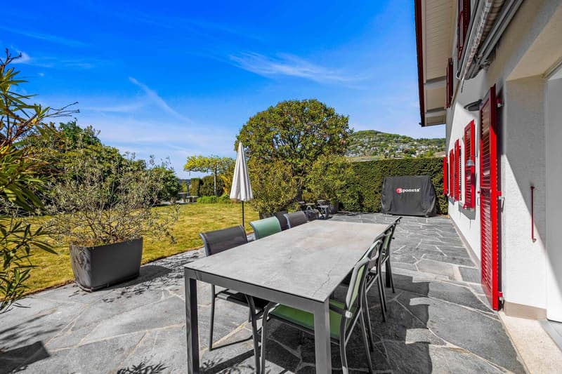 Magnificent family villa with exceptional garden (4)