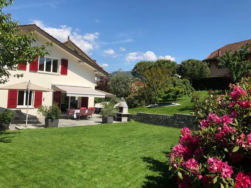 Magnificent family villa with exceptional garden (6)