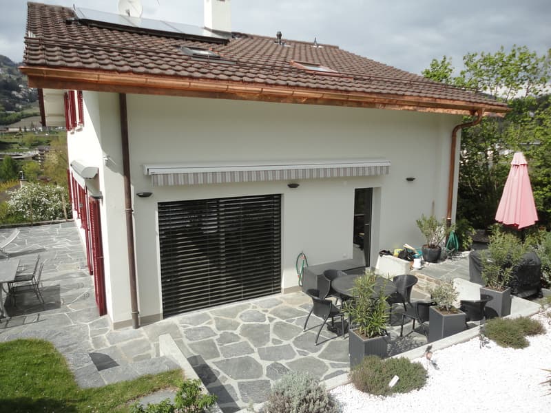 Magnificent family villa with exceptional garden (13)