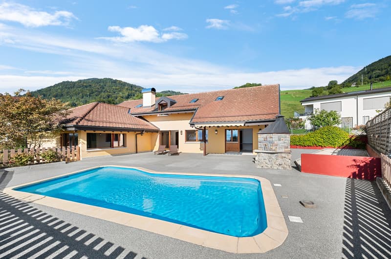 Magnifique villa vue lac et piscine (1)