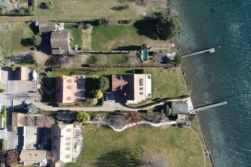 Parcelle pieds dans l'eau avec deux villas (8)