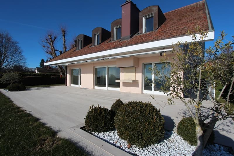 Parcelle pieds dans l'eau avec deux villas (4)