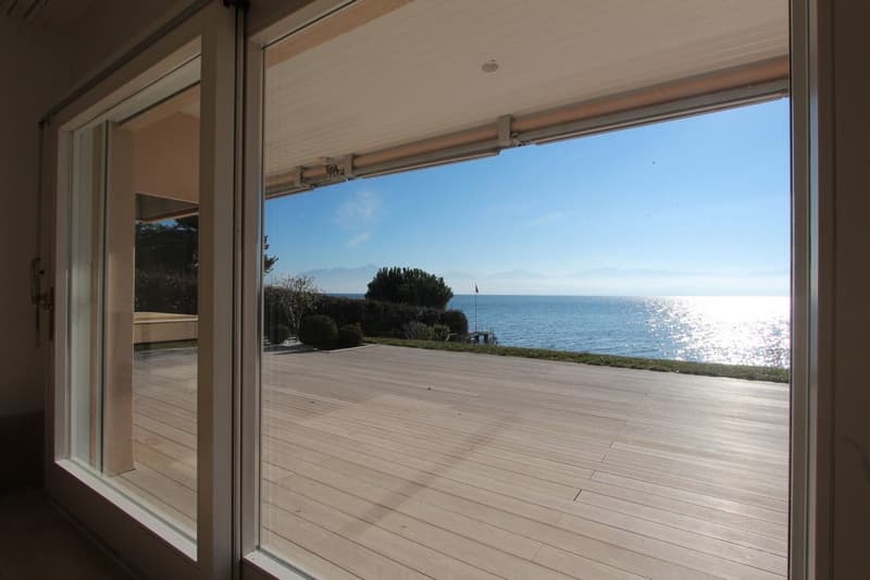 Parcelle pieds dans l'eau avec deux villas (3)