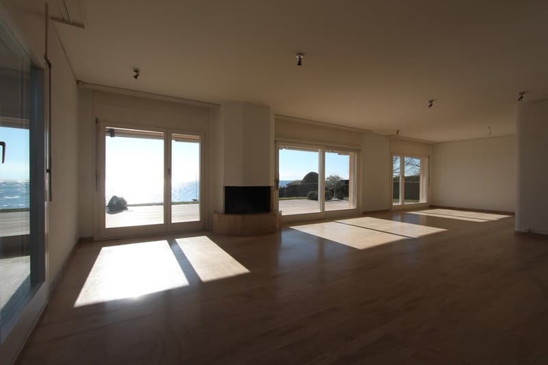 Parcelle pieds dans l'eau avec deux villas (5)