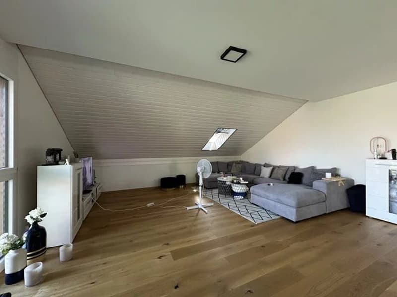 Wohnung mit 4.5 Zimmern im 2. Stock (2)