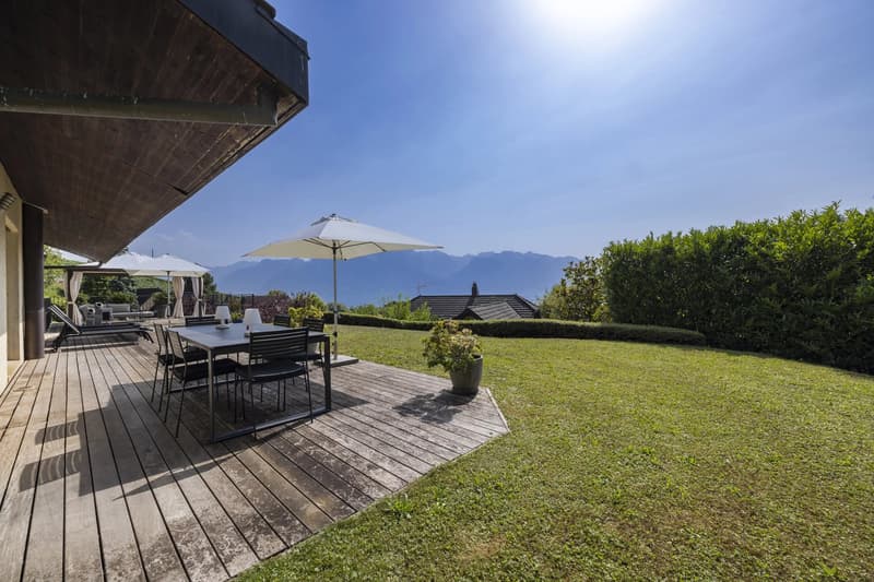 Beautiful individual villa with lovely lake view (6)