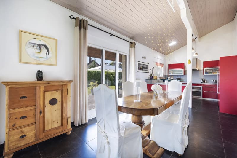 Beautiful individual villa with lovely lake view (13)