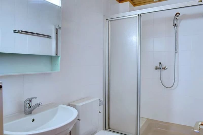 Semi-detached villa with 6 rooms (5)