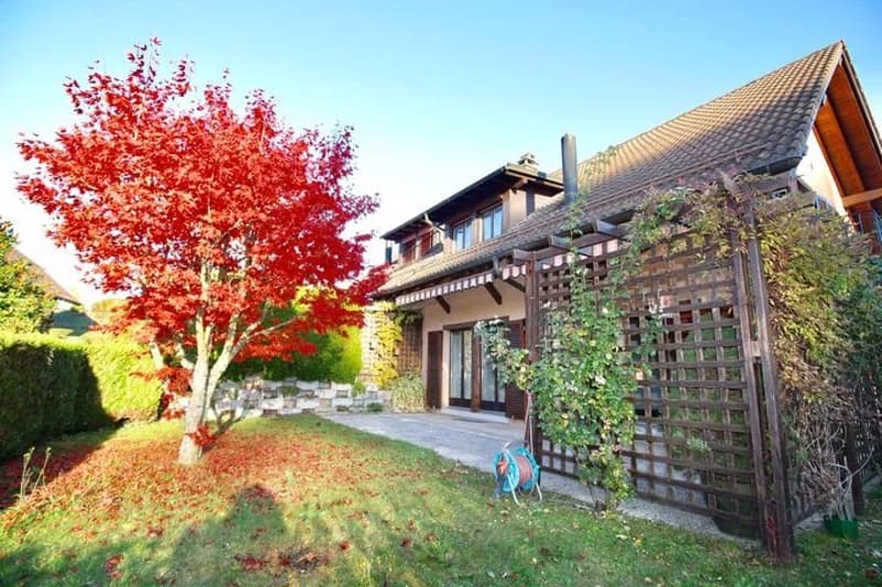 Semi-detached villa with 6 rooms (6)
