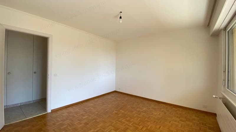 Schönes helles 2,5-Zimmer-Apartment, Südausrichtung, im letzten Stock mit Aufzug. (5)