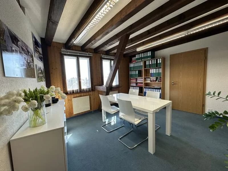 Bureau au 1er étage, idéalement pour y installer un bureau (1)