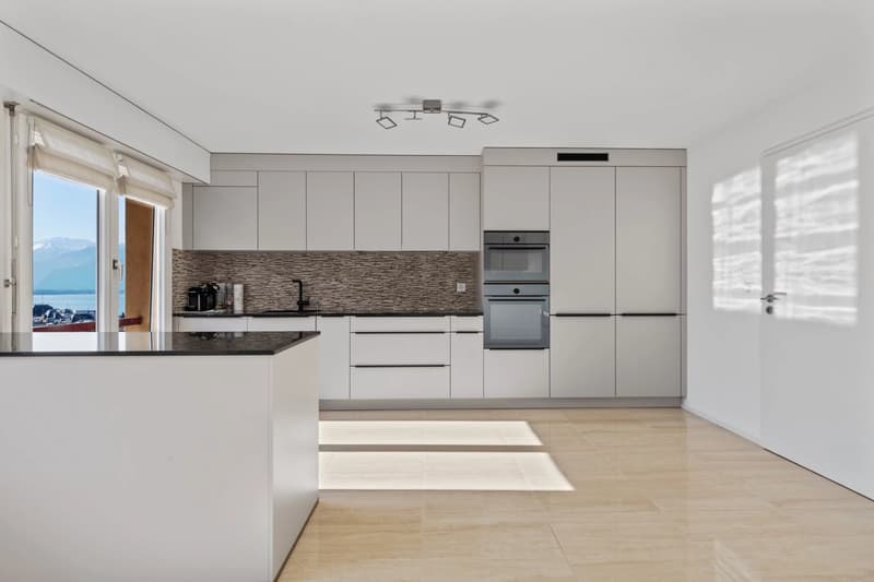 Bel appartement spacieux de 6.5 pièces de 175m2 au 8ème étage. (5)
