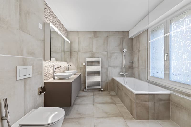 Bel appartement spacieux de 6.5 pièces de 175m2 au 8ème étage. (8)