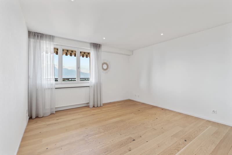 Bel appartement spacieux de 6.5 pièces de 175m2 au 8ème étage. (10)