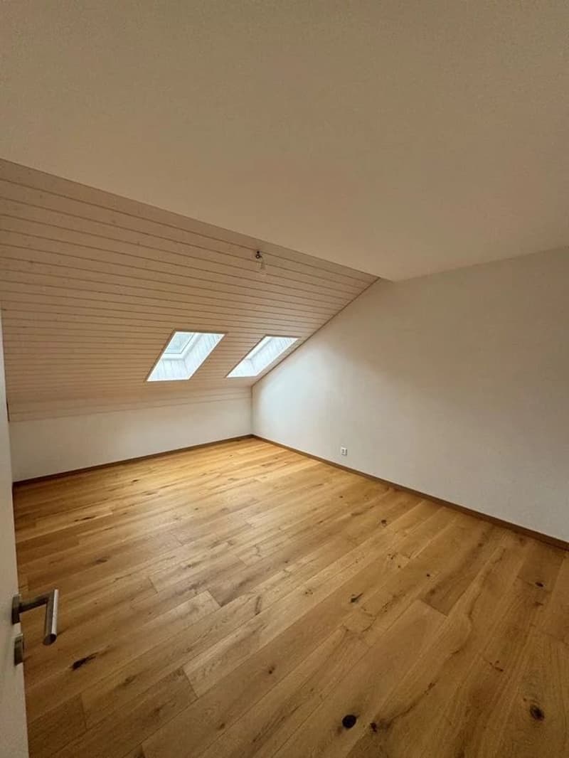 Wohnung mit 3.5 Zimmern im 2. Stock (Dachgeschoss) (4)