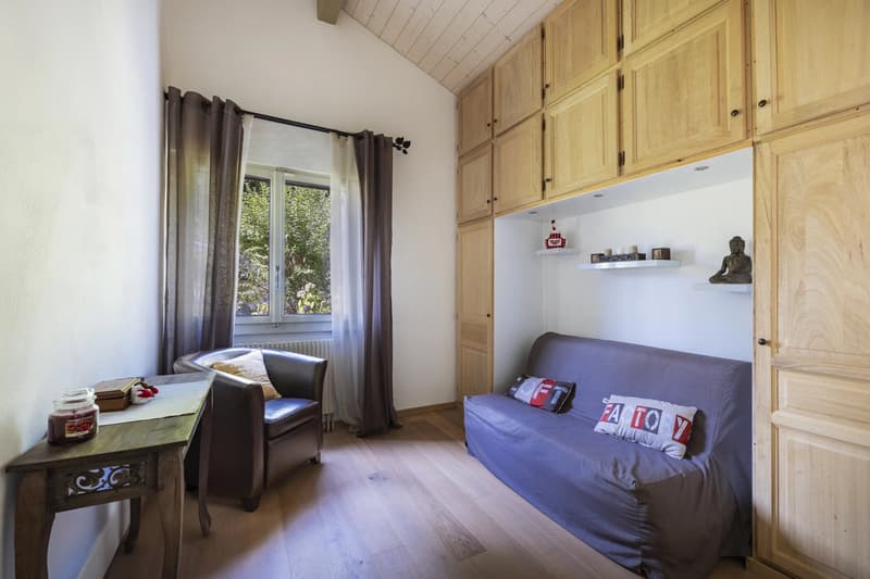 Beautiful individual villa with lovely lake view (13)