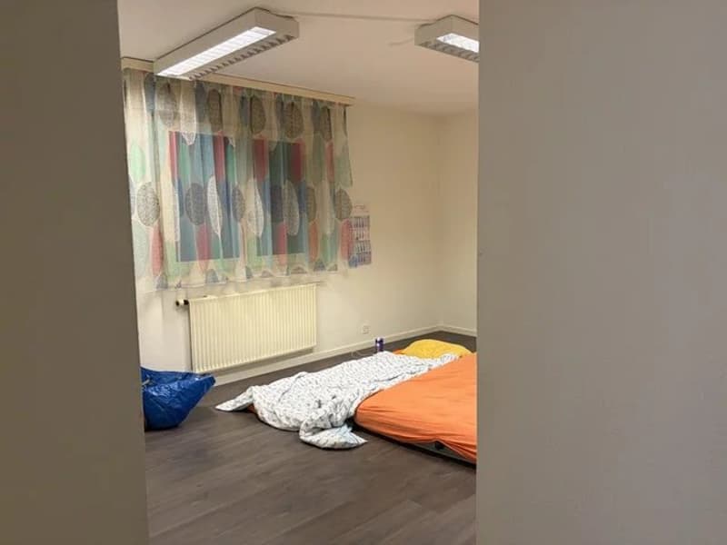 Verkaufsfläche zur sofortigen Miete mit 3 Zimmern im Erdgeschoss (4)
