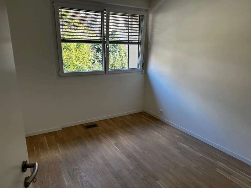 Appartement de 3.5 pièces au 1er étage et une place de parc extérieure (5)