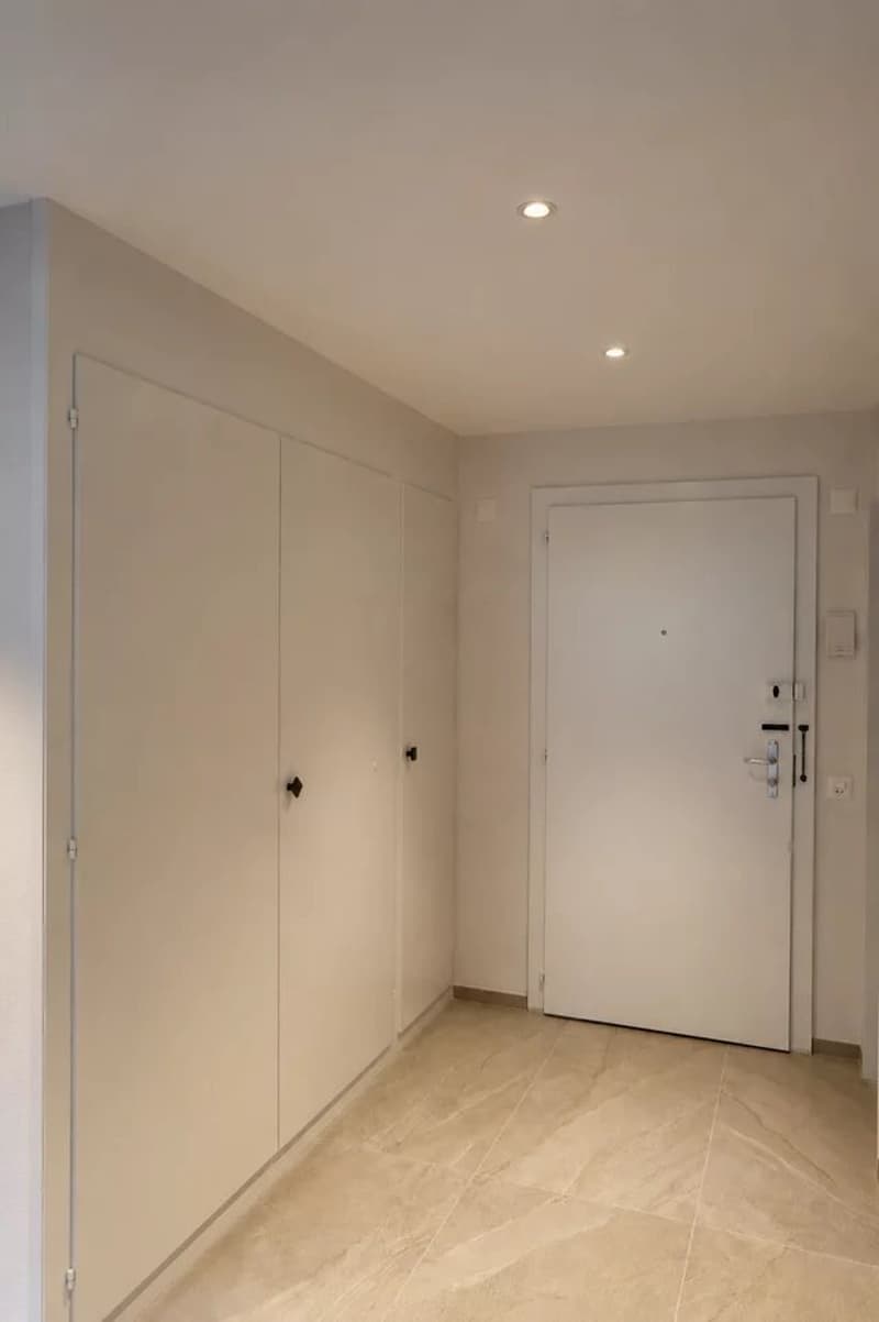 Bel appartement rénové de 3 pièces au 4ème étage. (9)