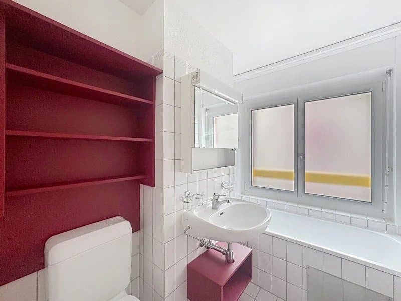 Appartement rénové de 3.5 pièces au 2ème étage. (8)