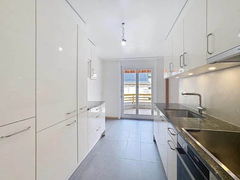 Appartement rénové de 3.5 pièces au 2ème étage. (4)