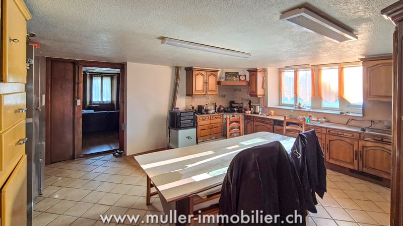 Large farm to renovate just a few minutes from Bulle (7)