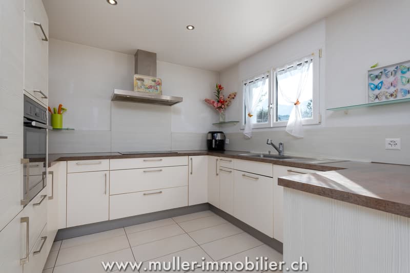 Zweifamilienhaus mit großem Grundstück und superber Aussicht in Ollon (5)