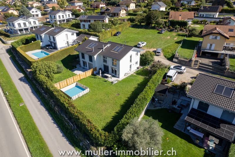 Zweifamilienhaus mit großem Grundstück und superber Aussicht in Ollon (1)