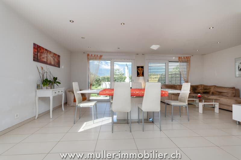 Zweifamilienhaus mit großem Grundstück und superber Aussicht in Ollon (3)