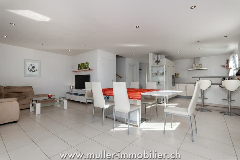 Zweifamilienhaus mit großem Grundstück und superber Aussicht in Ollon (4)