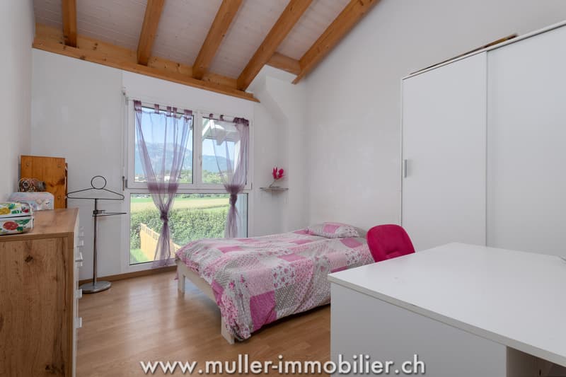 Zweifamilienhaus mit großem Grundstück und superber Aussicht in Ollon (7)