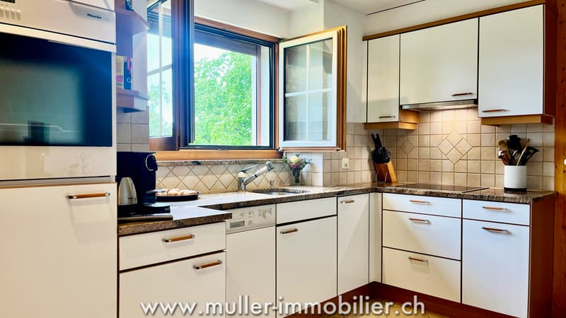 Authentic village house with 5.5 rooms in a green oasis of 1'884 m2 (8)