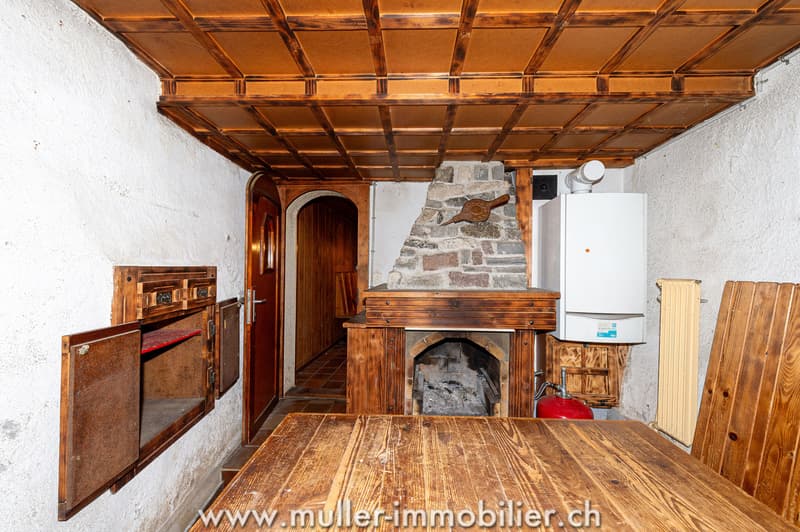 Maison villageoise avec dépendances, à rénover, au centre d'Ollon (4)