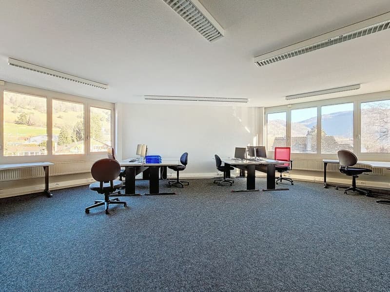 Bureaux équipés et modulable à souhait (9)