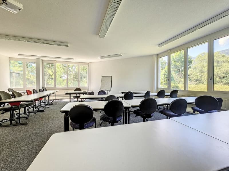 Bureaux équipés et modulable à souhait (3)