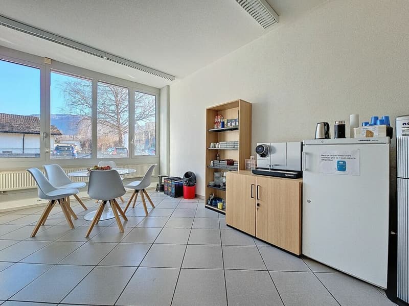 Bureaux équipés et modulable à souhait (8)