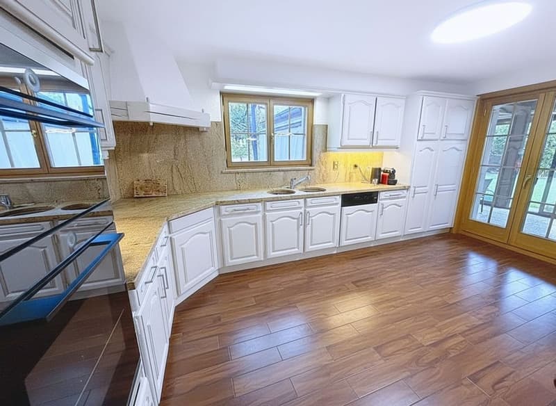 Exceptional House - Autonomous, Rentable and Renovated with Refined Taste, 20 minutes from Epalings (12)