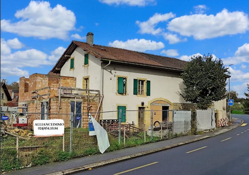 Project to be completed by yourself: building with 3 apartments under renovation (1)