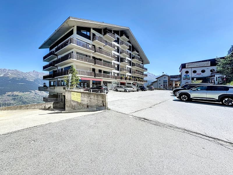 This furnished apartment at the foot of the slopes is waiting for you. Secondary or primary residence - the choice is yours (2)