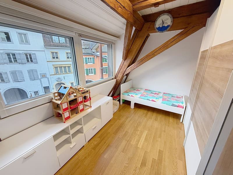 Magnificent apartment in the center of Peseux. Calm, serene, 2 steps from transportation, schools, and shops. (7)
